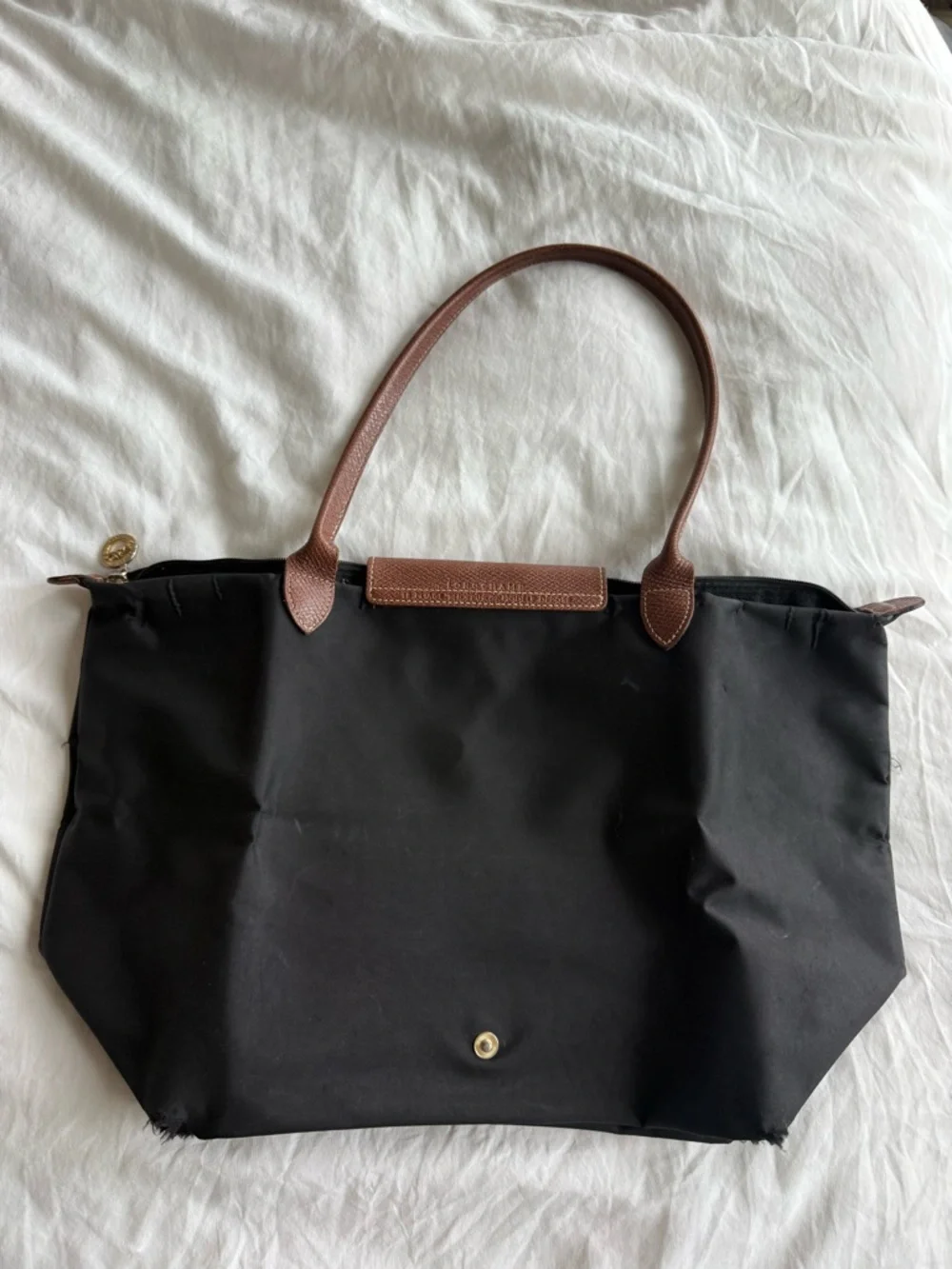 Classic Longchamp Le Pliage Black Tote in Medium - Picture 3 of 10